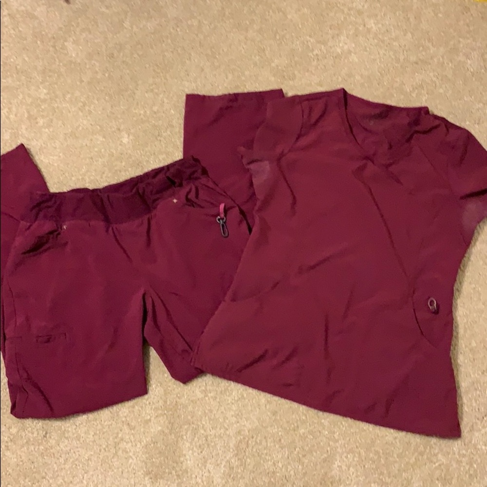Scrub set